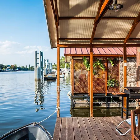 Houseboat Benjamin - Houseboats Benjamin & Franklin * Prague